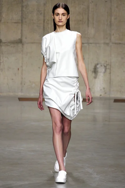 Look 15